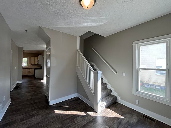 3rd image of 1900 Palace Ave SW