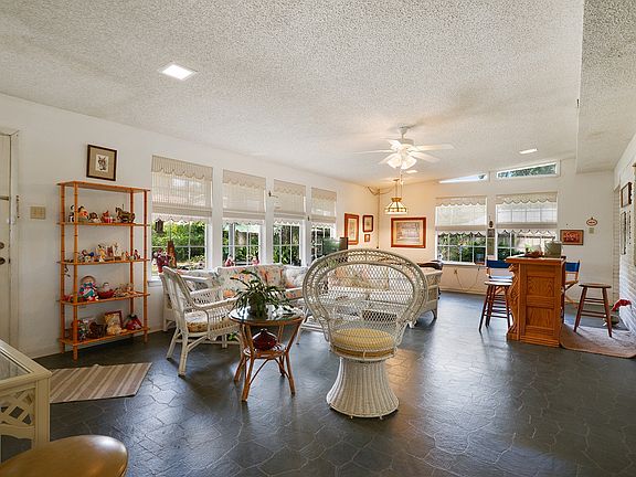 3rd image of 11465 Glenhaven Dr