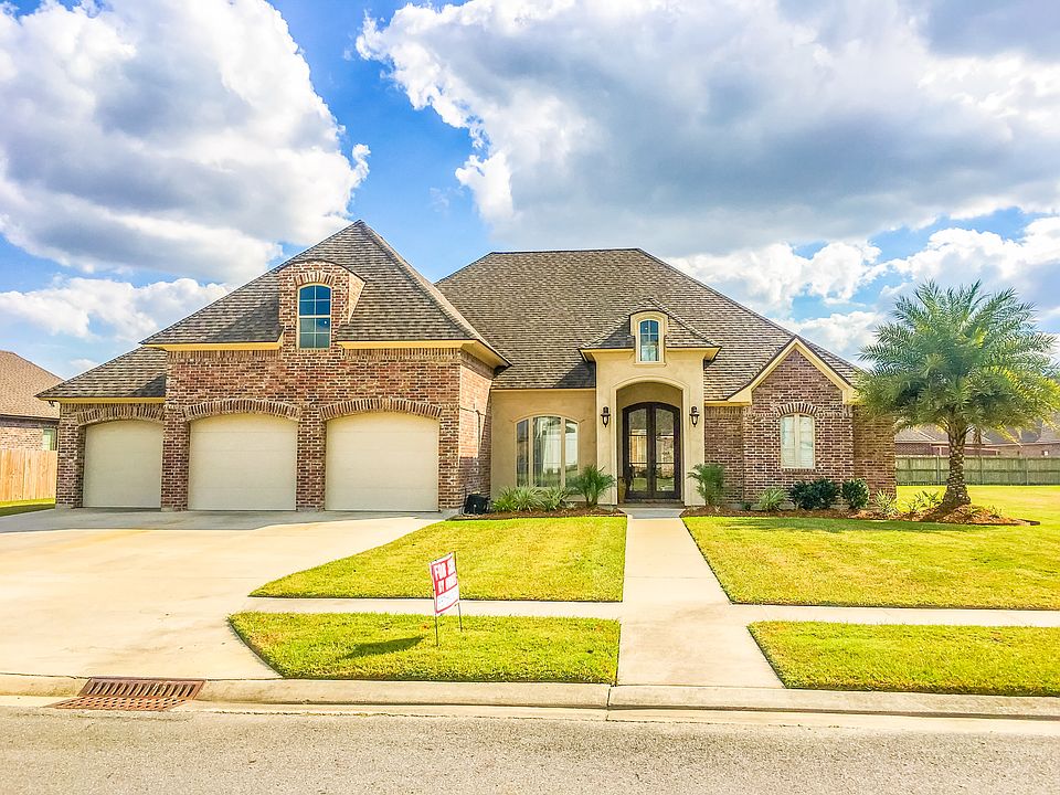 1st image of 203 Quiet Oaks Dr