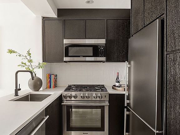 4th image of 33 Greenwich Ave APT 2M