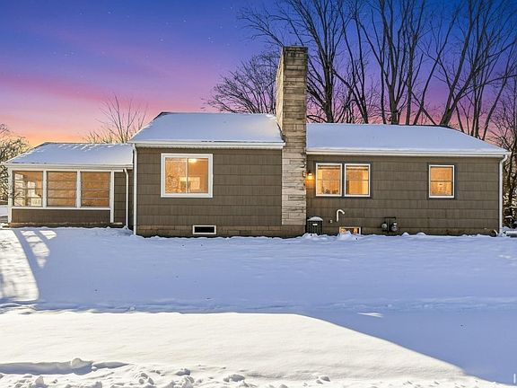 3rd image of 2903 Erskine Blvd