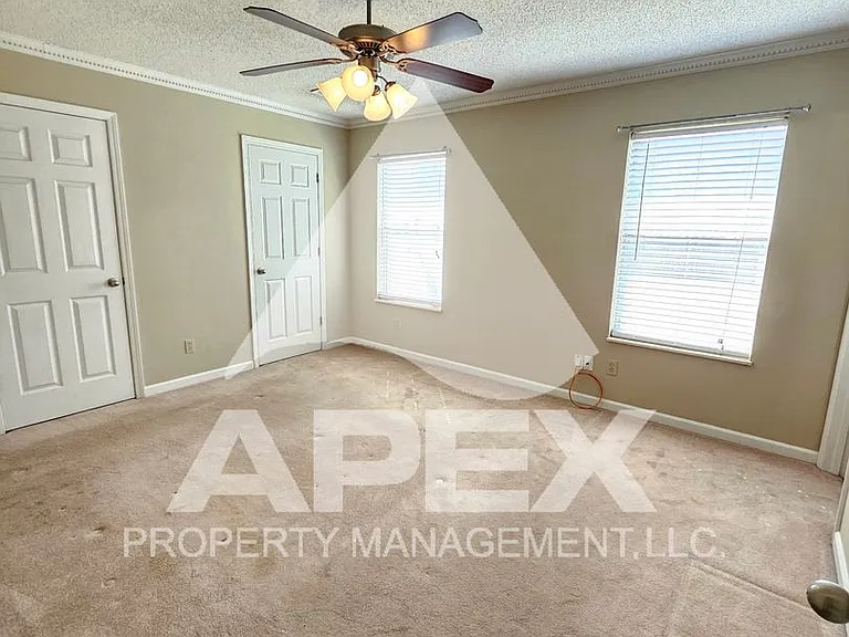 2528 Cinema Dr — Photo 16