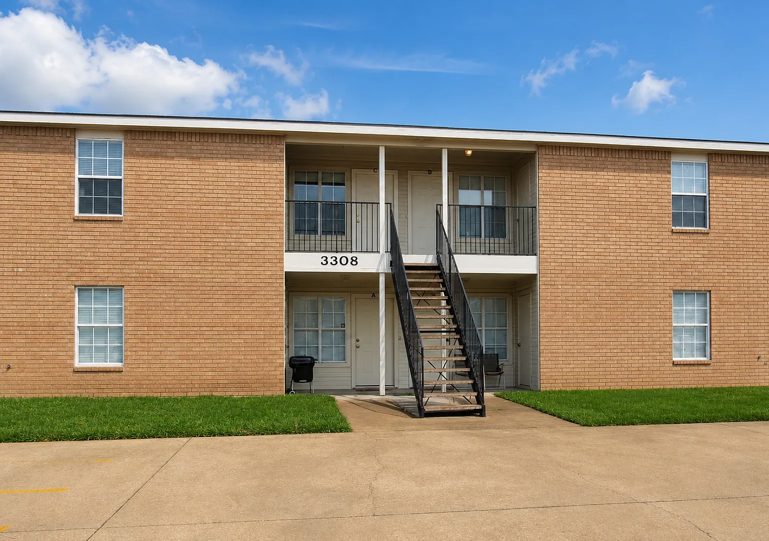 3308 Hereford Ln — Photo 1