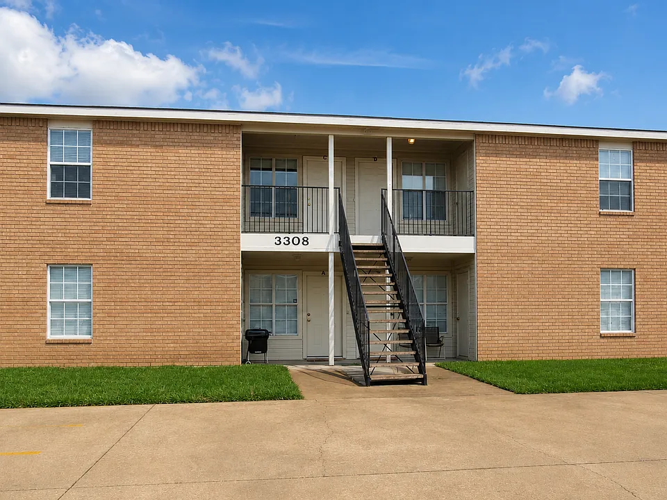 3308 Hereford Ln