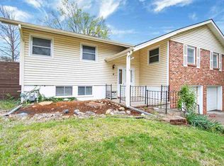 4 Woodland Ct, Mount Hope, KS 67108