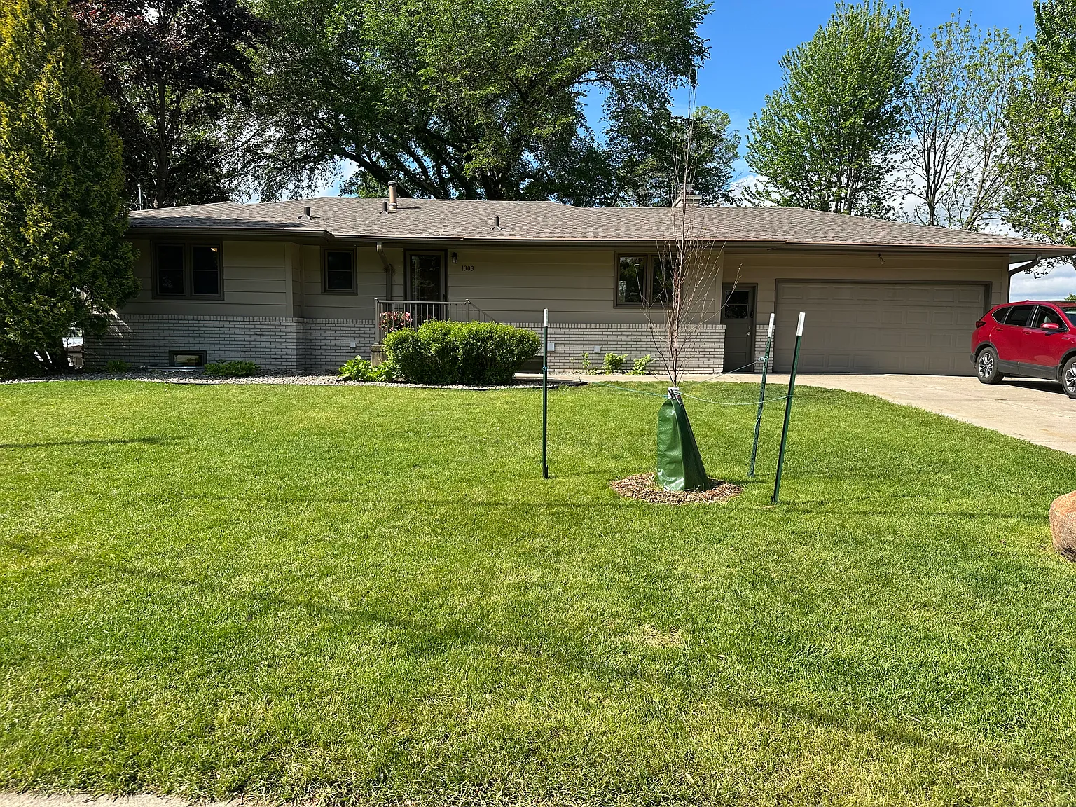 4 bed, 2625 sqft, $4,500 — Photo 1