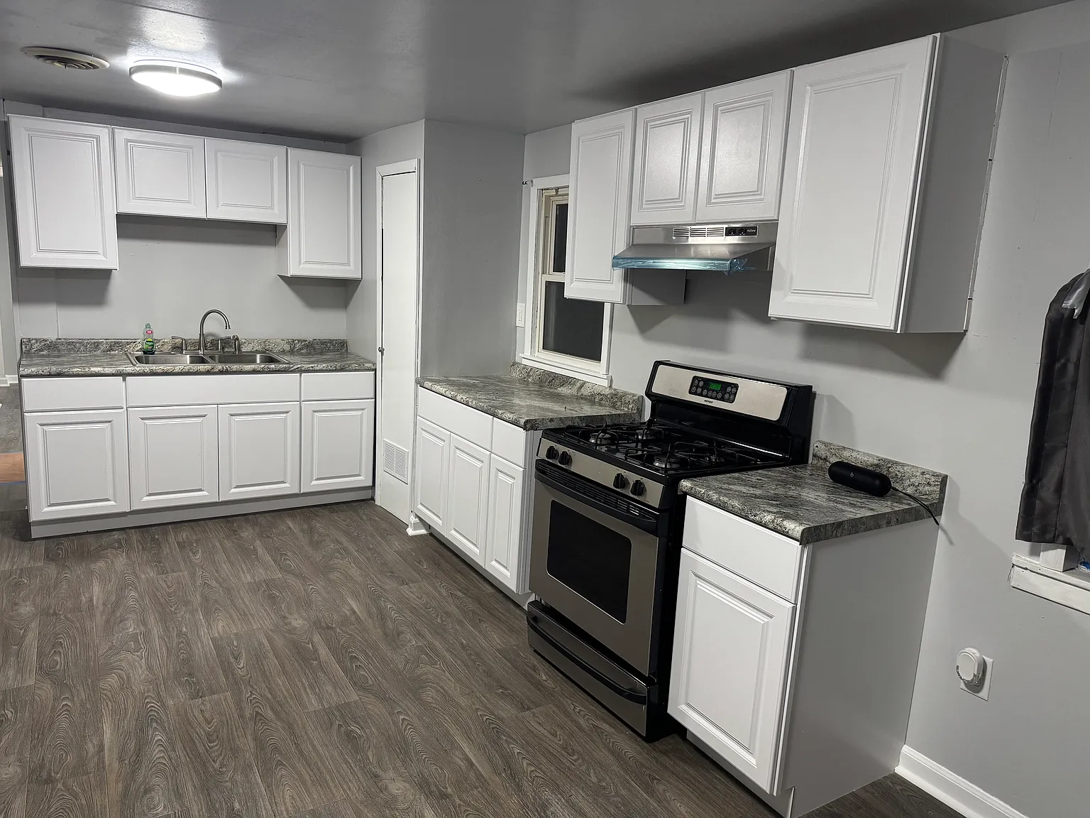 2135 Rockwell St — Photo 3