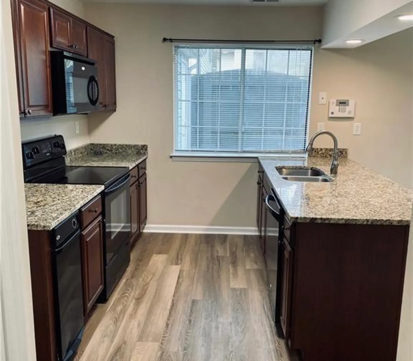 2 bed, 1254 sqft, $2,100 — Photo 3