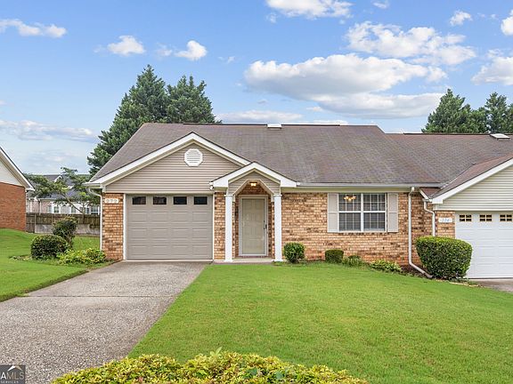 2nd image of 272 Olde Oaks Ln