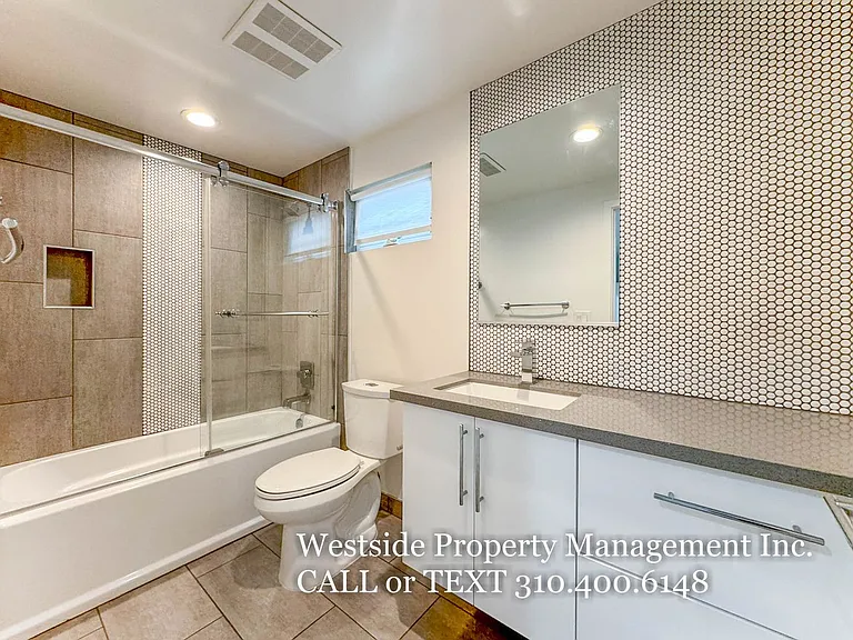 1823 N Van Ness Ave — Photo 24