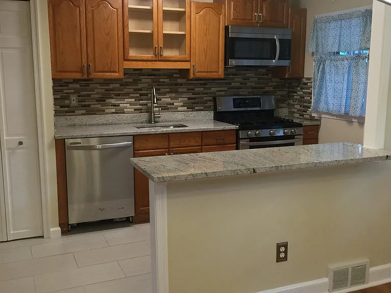 315 Austin Dr — Photo 2