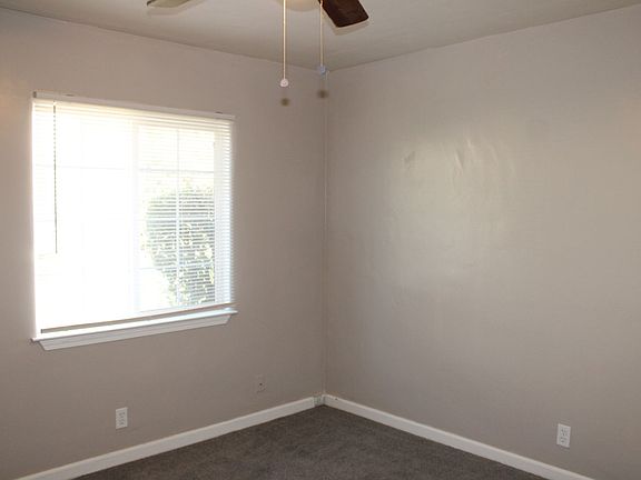 3rd image of 2323 V St APT 02