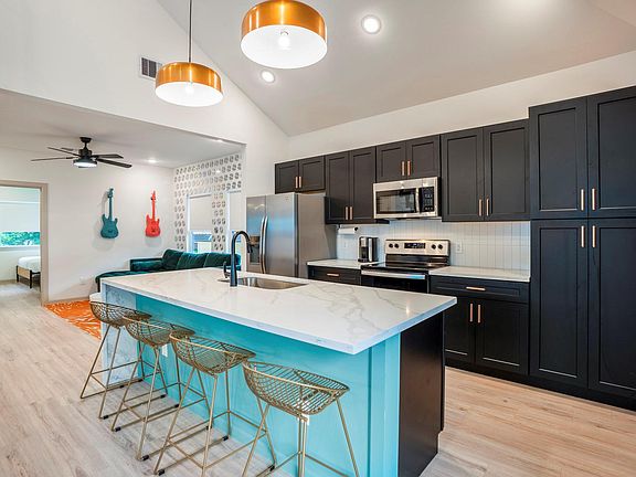 4th image of 4121 Woodleigh Street