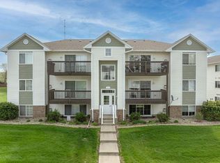 6520 Creekside Dr NE UNIT 11, Cedar Rapids, IA 52402