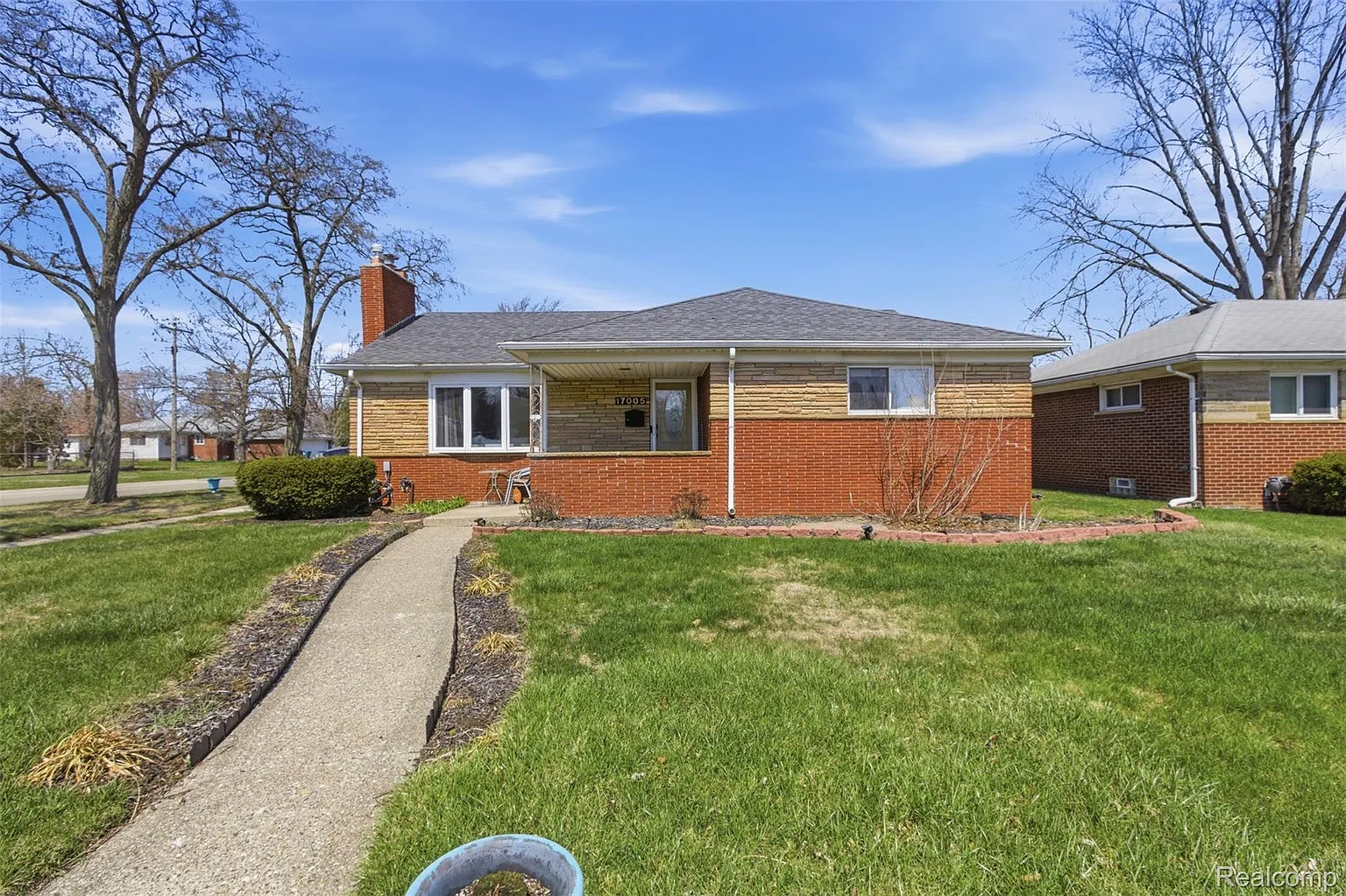 17005 Collinson Ave photo 1