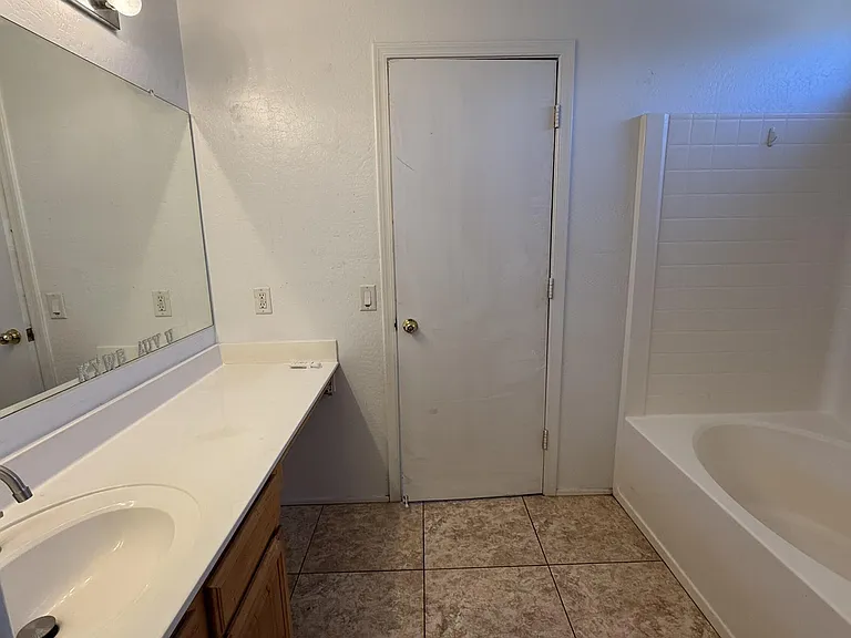 12930 W Lamar Rd — Photo 22