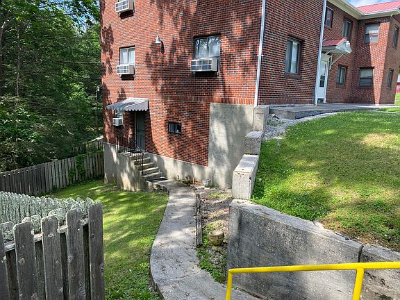3rd image of 836 Spruce Ave NW