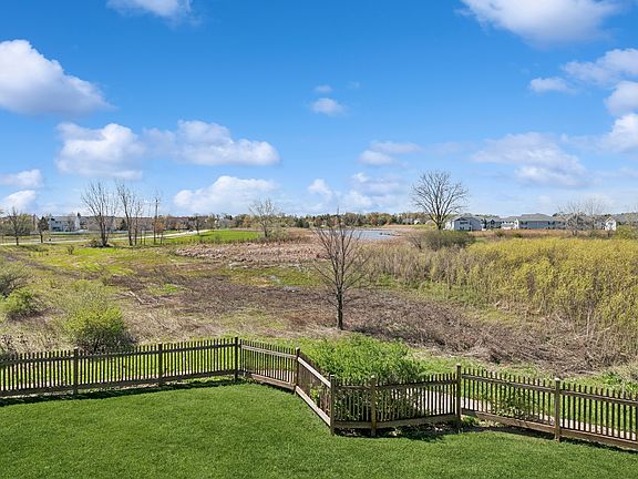 4th image of 1250 Park View Dr