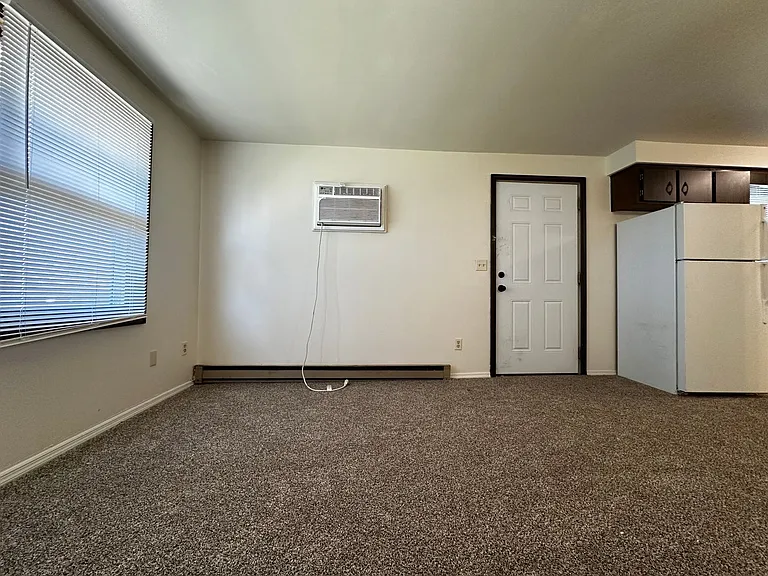 420 S Maple Ave — Photo 6