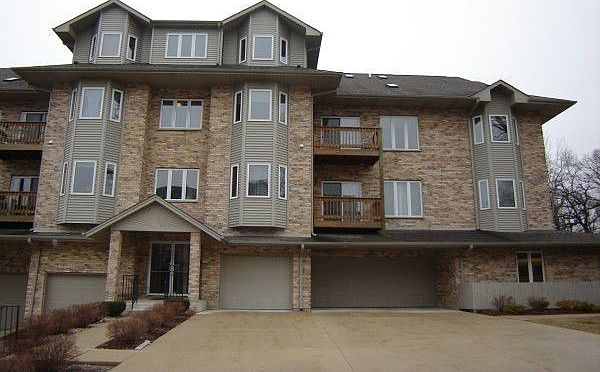1st image of 3111 Woodland Dr