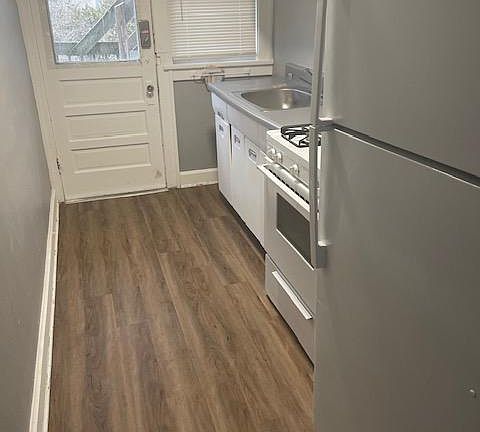 2nd image of 5033 Troost Ave