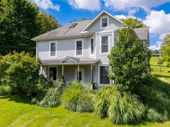 100 Stratton Ln, Flushing, OH 43977