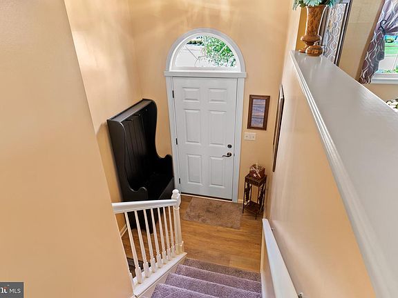 5th image of 22 Cobblestone Dr