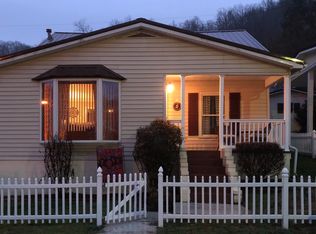 162 Hillcrest Haven Dr, Logan, WV 25601