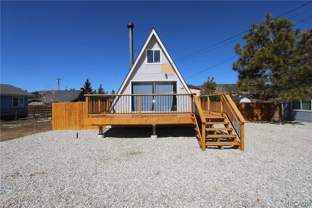 2 bed, 1.0 bath, 864 sqft, $1,600 — Photo 1