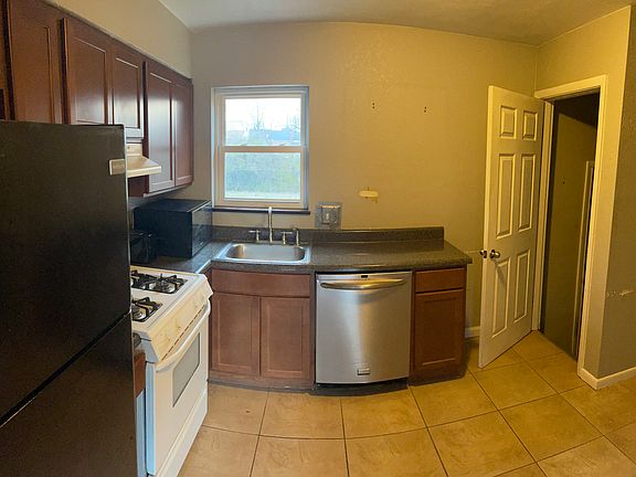 4th image of 8448 Braddock Dr