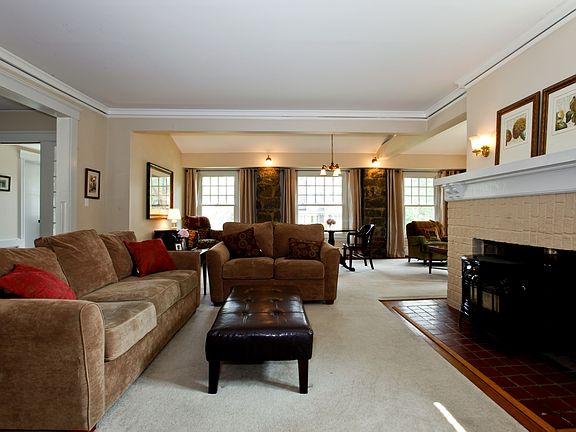 2nd image of 9 Maplewood St