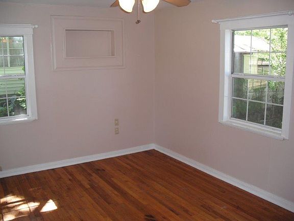 4th image of 715 Martha Dr