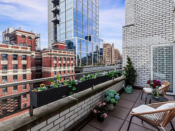 3rd image of 430 W 34th St APT 16F