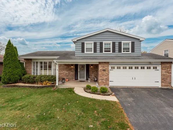 435 Monticello Ave, Westmont, IL 60559