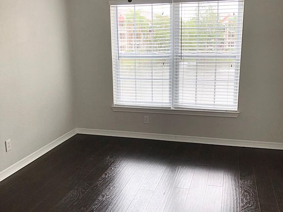 3rd image of 10200 Gandy Blvd N APT 911