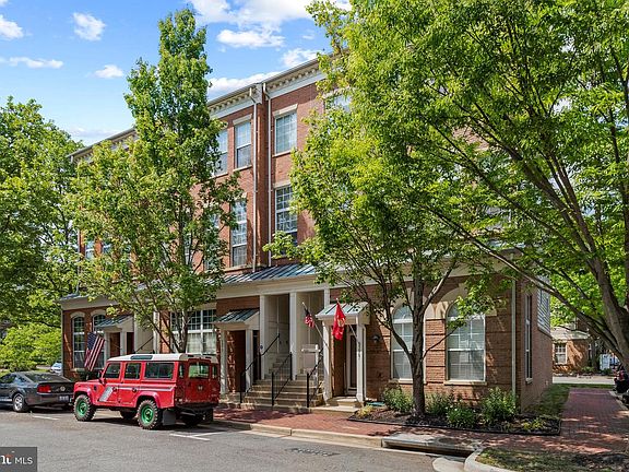 3rd image of 5069 Kilburn St