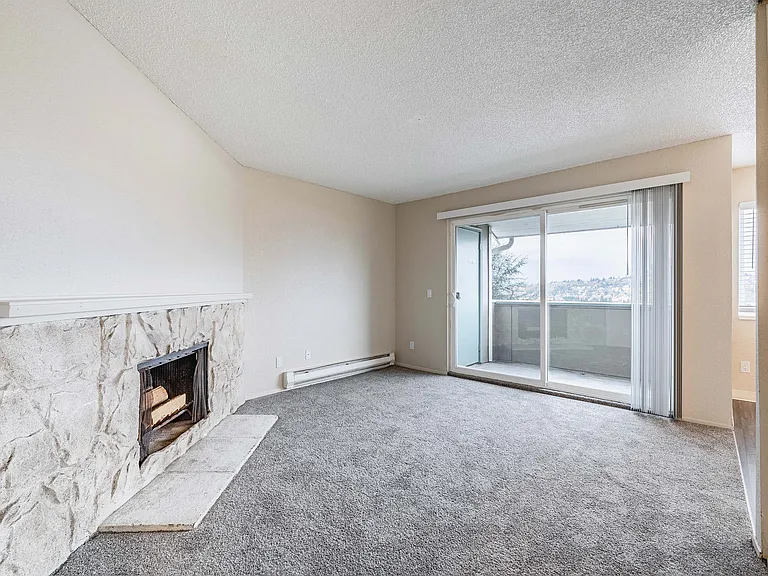 2 Bed 1 Bath - Living Room