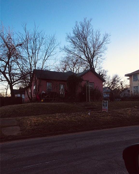 2nd image of 1303 W Noble Ave