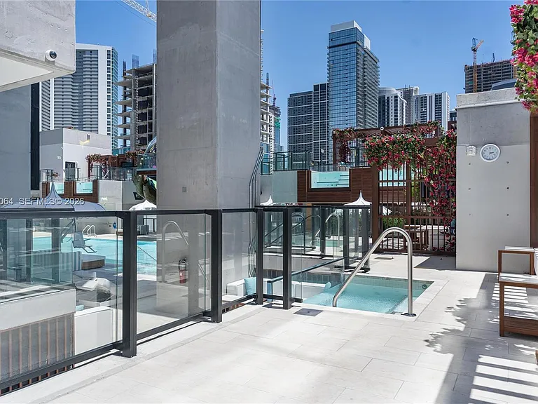20 NE 11th St #3103B — Photo 28