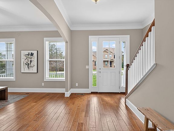 5th image of 1005 Montrose Dr