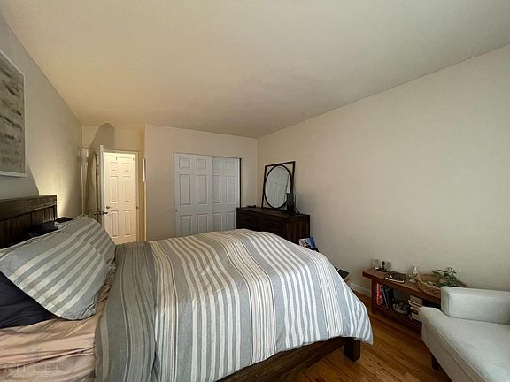 4th image of 2710 30th Ave #5J