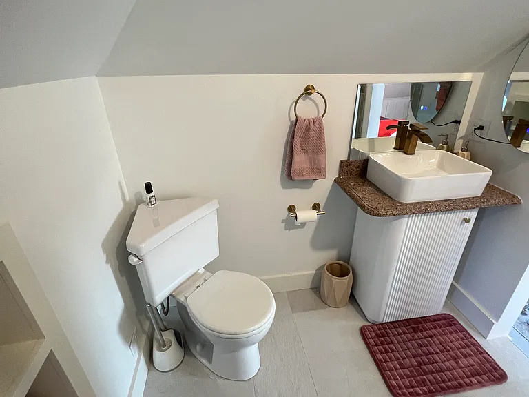39 Burling St #B — Photo 30