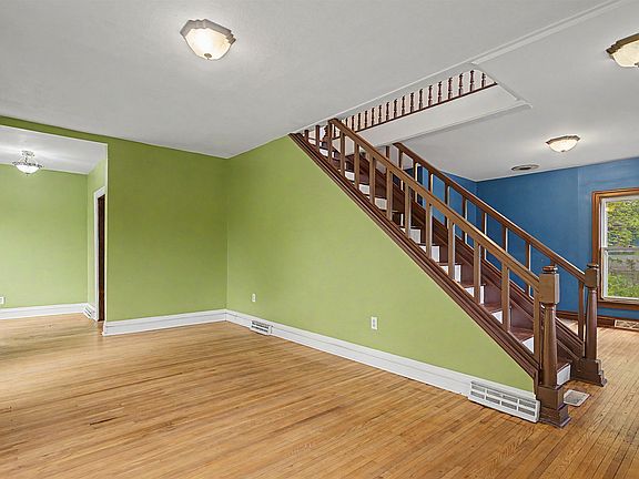 3rd image of 748 Dewey Ave