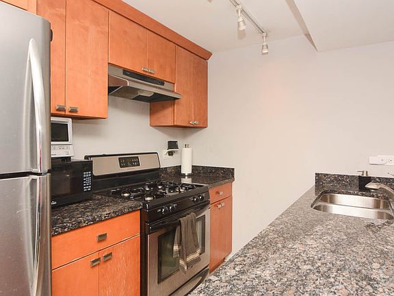 4th image of 1719 W Barry Ave #G