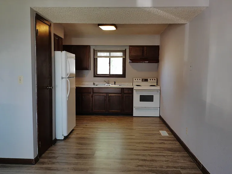 1302 Lucille St — Photo 3