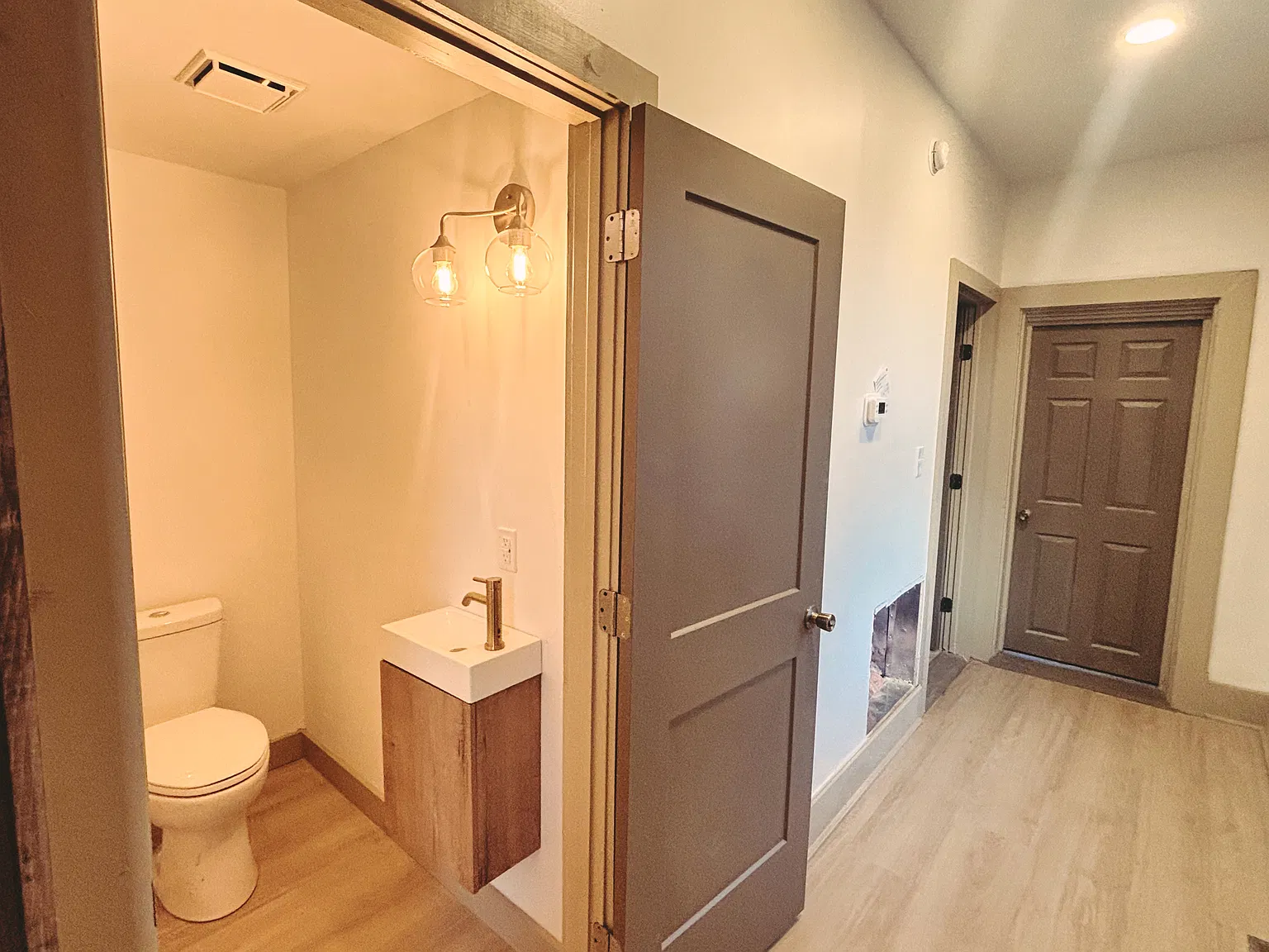 3 bed, 2.5 bath, 1581 sqft, $2,200 — Photo 2