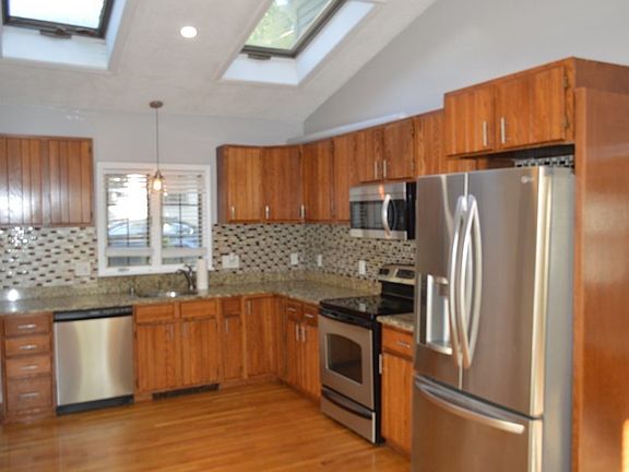 2nd image of 154 Lincoln St #1