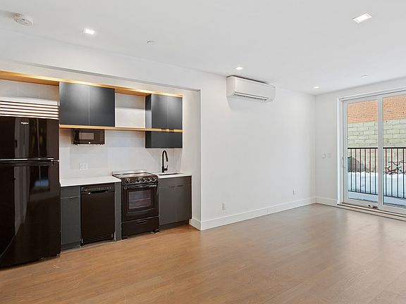3rd image of 58 Clifton Pl #1B
