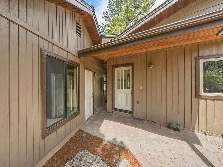 637 NW Silver Buckle Rd — Photo 51