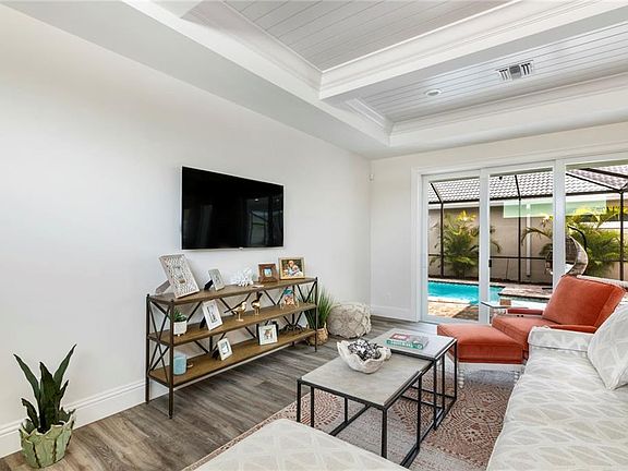 5th image of 2143 Falls Cir